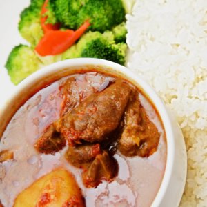 咖哩牛腩飯