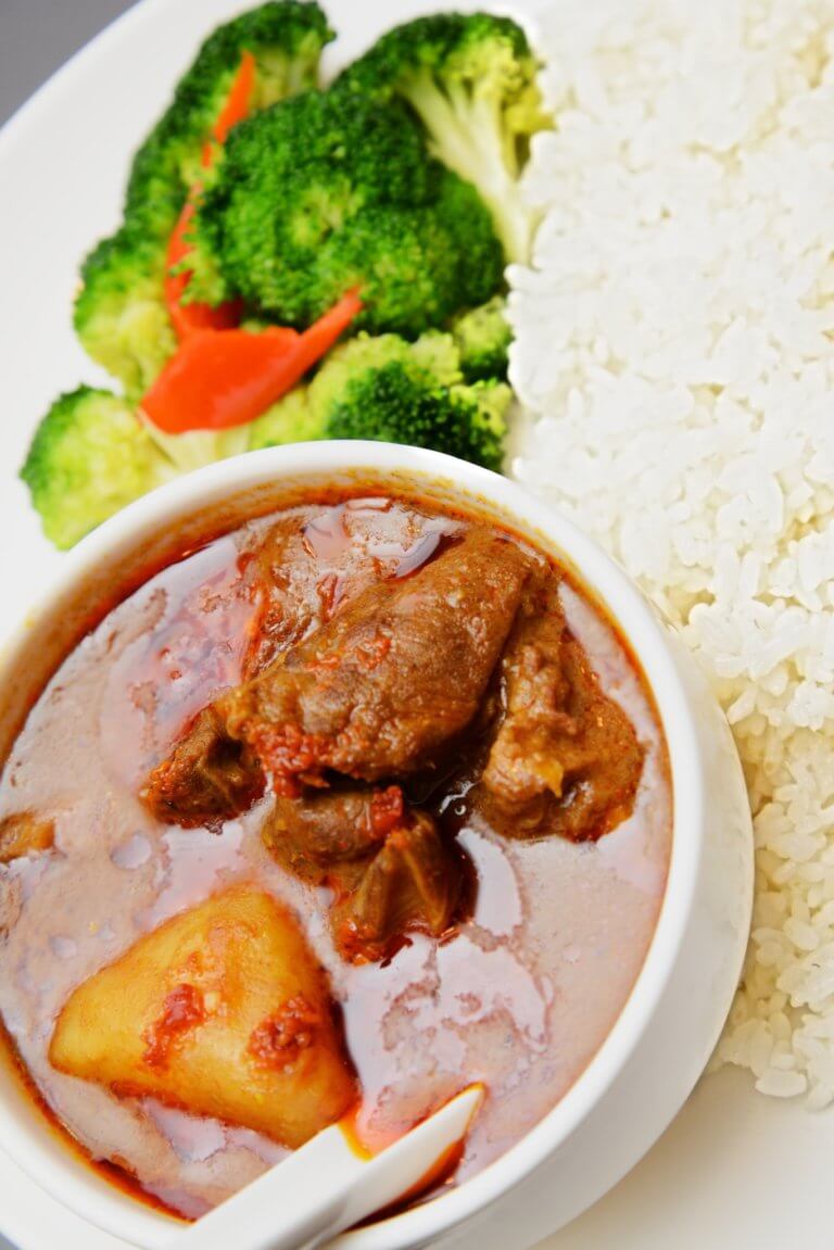 亞洲料理 — 咖哩牛腩飯