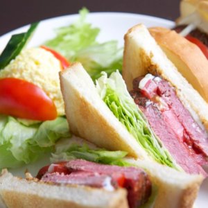 燻牛肉三明治