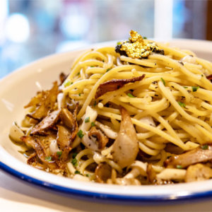 黑金松露蕈菇麵